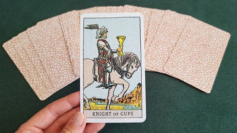 Rycerz Kielichów - Arkana Małe - Tarot